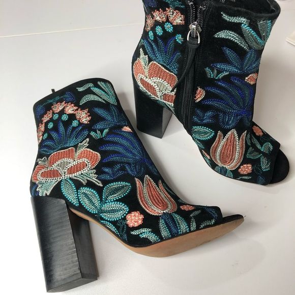 Rebecca Minkoff | Black Floral Embroidered Bootie - Picture 4 of 7